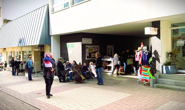 Kleidertauschparty belebt die Altenkirchener Innenstadt